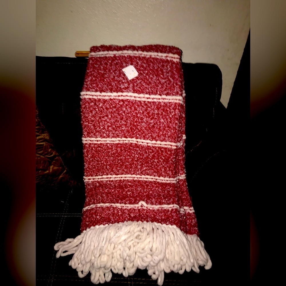 Max studio throw